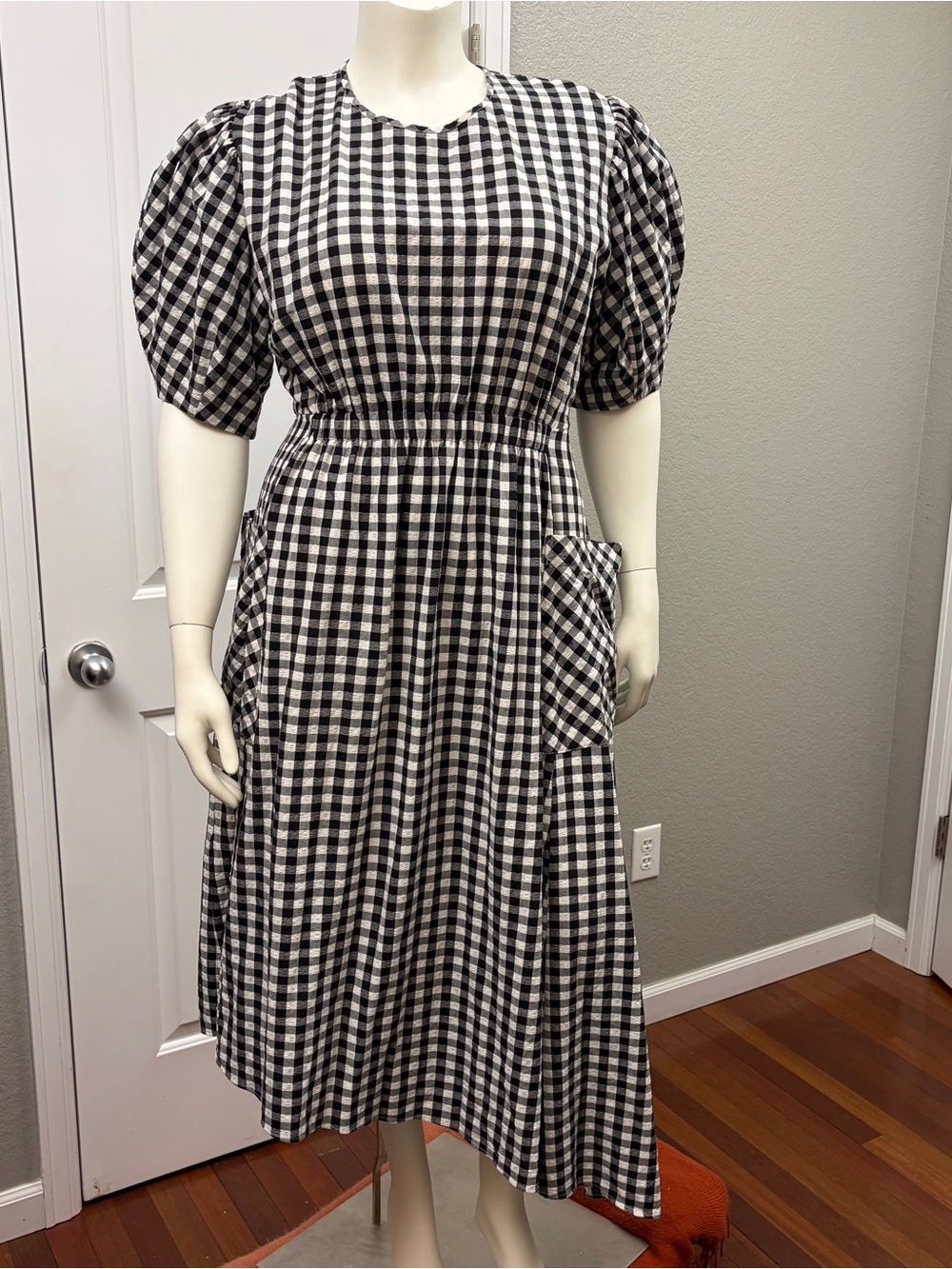Black and White Gingham Midi Dress with Puff Sleeves and Side Pocket